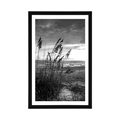 POSTER WITH MOUNT SUNSET ON THE BEACH IN BLACK AND WHITE - BLACK AND WHITE - POSTERS