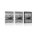 POSTER BOAT AT SUNSET IN BLACK AND WHITE - BLACK AND WHITE - POSTERS