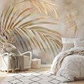 ZELFKLEVEND FOTOBEHANG GOUDEN PALMBLADEREN OP BEIGE ACHTERGROND - FOTOBEHANG BLADEREN - FOTOBEHANG