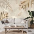 ZELFKLEVEND FOTOBEHANG GOUDEN PALMBLADEREN OP BEIGE - FOTOBEHANG BLADEREN - FOTOBEHANG
