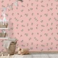 SAMOLEPÍCÍ TAPETA RŮŽOVÉ POZADÍ S BÍLÝMI KVÍTKY - VZOROVANÉ TAPETY - TAPETY
