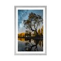 POSTER MIT PASSEPARTOUT BAUM UNTER EINEM STERNENHIMMEL - NATUR - POSTER