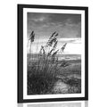 POSTER WITH MOUNT SUNSET ON THE BEACH IN BLACK AND WHITE - BLACK AND WHITE - POSTERS