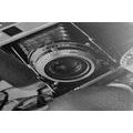 CANVAS PRINT OLD CAMERA IN BLACK AND WHITE - BLACK AND WHITE PICTURES - PICTURES