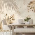 ZELFKLEVEND FOTOBEHANG GOUDEN PALMBLADEREN OP BEIGE - FOTOBEHANG BLADEREN - FOTOBEHANG