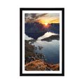 POSTER MIT PASSEPARTOUT BEZAUBERNDES BERGPANORAMA MIT SONNENUNTERGANG - NATUR - POSTER