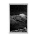 POSTER MOUNTAINS UNDER THE NIGHT SKY IN BLACK AND WHITE - BLACK AND WHITE - POSTERS