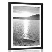 POSTER WITH MOUNT SUNSET OVER THE LAKE IN BLACK AND WHITE - NATURE - POSTERS