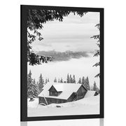 Poster Holzhaus und schneebedeckte Kiefern in Schwarz-Weiß