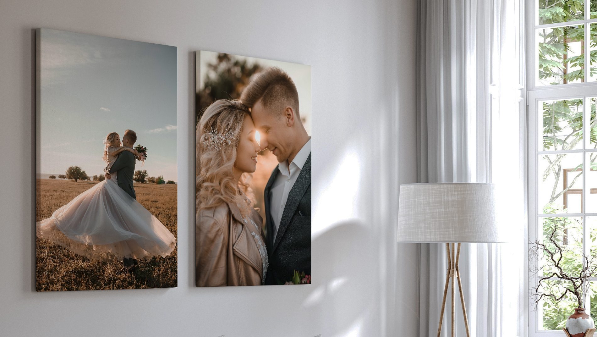 Bryllupsbilleder på lærred med eget foto hængt op i et hjem