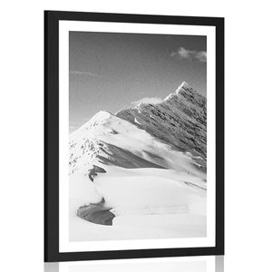 POSTER MIT PASSEPARTOUT SCHNEEBEDECKTE BERGE IN SCHWARZ-WEISS - SCHWARZ-WEISS - POSTER