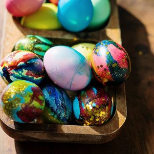 farebné veľkonočné vajíčka