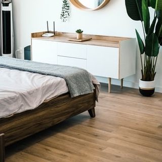 drevená podlaha v spálni