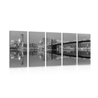 5-teiliges Wandbild Spiegelung von Manhattan im Wasser in Schwarz-Weiß