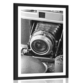 POSTER WITH MOUNT OLD CAMERA IN BLACK AND WHITE - BLACK AND WHITE - POSTERS