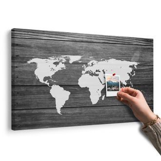 OBRAZ NA KORKU ČERNOBÍLÁ MAPA SVĚTA S DŘEVĚNÝM POZADÍM - OBRAZY NA KORKU - OBRAZY