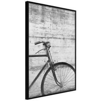 Plakát černobíle retro kolo - Bicycle Leaning Against the Wall