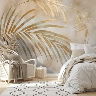 ZELFKLEVEND FOTOBEHANG GOUDEN PALMBLADEREN OP BEIGE ACHTERGROND - FOTOBEHANG BLADEREN - FOTOBEHANG