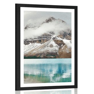 AFFICHE AVEC MONTURE LAC PRÈS D'UNE MAGNIFIQUE MONTAGNE - NATURE - AFFICHES