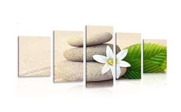 5-TEILIGES WANDBILD WEISSE BLUME UND STEINE IM SAND - BILDER MIT FENG SHUI-MOTIVEN - BILDER