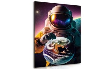 CANVAS PRINT COSMONAUT IN AN UNKNOWN ATMOSPHERE - PICTURES OF ASTRONAUT - PICTURES