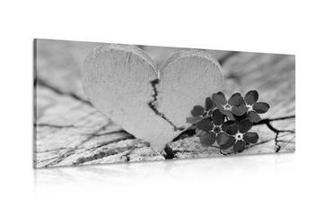 CANVAS PRINT HEART ON AN OLD WOOD IN BLACK AND WHITE - BLACK AND WHITE PICTURES - PICTURES