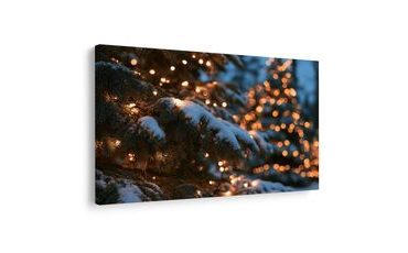 TABLEAU SUR TOILE – BRANCHES ENNEIGÉES AUX GUIRLANDES LUMINEUSES - TABLEAUX DE NOËL ET D’HIVER - TABLEAUX