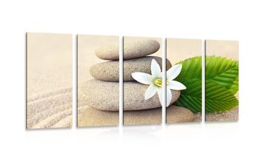 5-TEILIGES WANDBILD WEISSE BLUME UND STEINE IM SAND - BILDER MIT FENG SHUI-MOTIVEN - BILDER