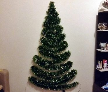 Vianočný stromček z girlandy