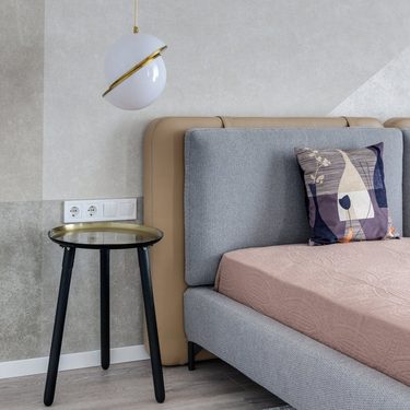 posteľ, svetlomodrá posteľná bielizeň