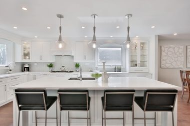 moderná biela kuchyňa