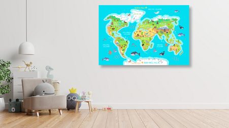 detská izba s mapou sveta na korkovom obraze v hravom detskom prevedení