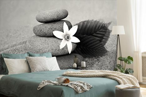 ÖNTAPADÓS FOTÓTAPÉTA FEKETE-FEHÉR KÖVEK A HOMOKBAN - ÖNTAPADÓ TAPÉTÁK - TAPÉTÁK