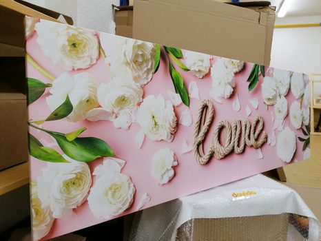 SLIKA Z NAPISOM LOVE V ROMANTIČNI ZASNOVI - SLIKE Z NAPISI IN CITATI - SLIKE