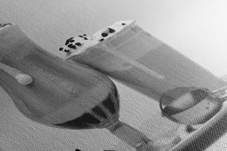 OBRAZ MLIEČNY KOKTAIL V ČIERNOBIELOM PREVEDENÍ - ČIERNOBIELE OBRAZY - OBRAZY