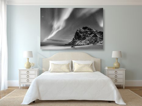 SLIKA SEVERNI SIJ NA NORVEŠKEM V ČRNOBELI IZVEDBI - ČRNOBELE SLIKE - SLIKE