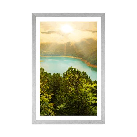 PLAKÁT S PASPARTOU ŘEKA UPROSTŘED ZELENÉHO LESA - PŘÍRODA - PLAKÁTY