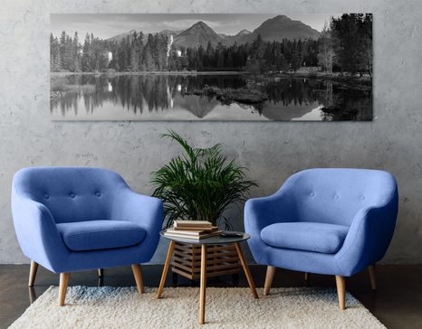 ΕΙΚΌΝΑ ΠΑΝΈΜΟΡΦΟ ΠΑΝΌΡΑΜΑ ΒΟΥΝΏΝ ΔΊΠΛΑ ΣΤΗ ΛΊΜΝΗ ΣΕ ΑΣΠΡΌΜΑΥΡΟ - ΠΊΝΑΚΕΣ ΑΣΠΡΌΜΑΥΡΕΣ - ΠΊΝΑΚΕΣ