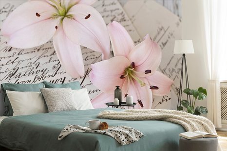 CARTA DA PARATI – GIGLI SU LETTERA ELEGANTE - CARTA DA PARATI CON FIORI - CARTA DA PARATI