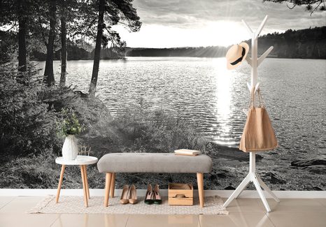 SAMOLEPÍCÍ FOTOTAPETA ZÁPAD SLUNCE NAD JEZEREM V ČERNOBÍLÉM PROVEDENÍ - SAMOLEPÍCÍ TAPETY - TAPETY