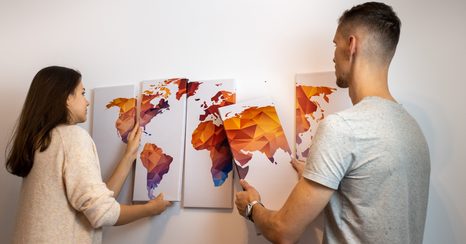 5-DÍLNÝ OBRAZ POLYGONÁLNÍ MAPA SVĚTA V ODSTÍNECH ORANŽOVÉ - OBRAZY MAPY - OBRAZY