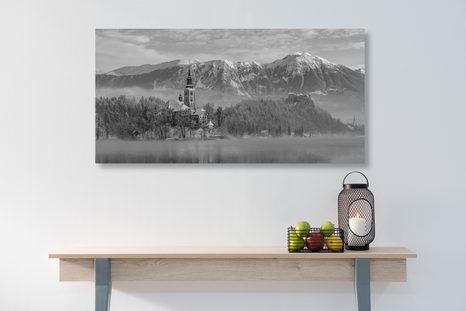 TABLEAU SUR TOILE – ÉGLISE AU LAC BLED EN SLOVÉNIE EN NOIR ET BLANC - TABLEAUX EN NOIR ET BLANC - TABLEAUX