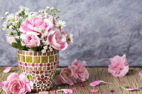 КАРТИНА НА ПЛАТНО – ЦВЕТЯ НА КАРАМФИЛ В МОЗАЙКА САКСИЯ - КАРТИНИ С ЦВЕТЯ - КАРТИНИ