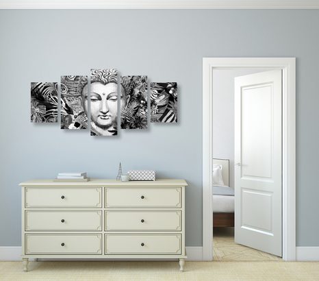 5-DIELNY OBRAZ BUDHA NA EXOTICKOM POZADÍ V ČIERNOBIELOM PREVEDENÍ - ČIERNOBIELE OBRAZY - OBRAZY