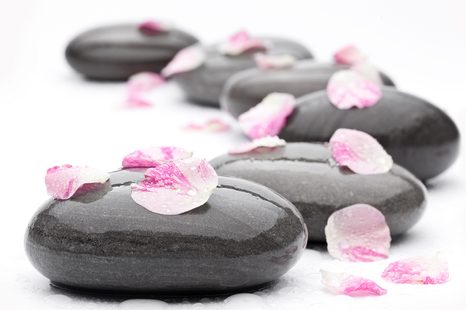 CARTA DA PARATI – PIETRE DEL BENESSERE CON PETALI - CARTA DA PARATI FENG SHUI - CARTA DA PARATI