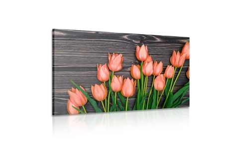 KÉP ELBŰVÖLŐ NARANCSSÁRGA TULIPÁNOK FÁBÓL KÉSZÜLT HÁTTÉREN - KÉPEK - 🔥 TELJES KIÁRUSÍTÁS