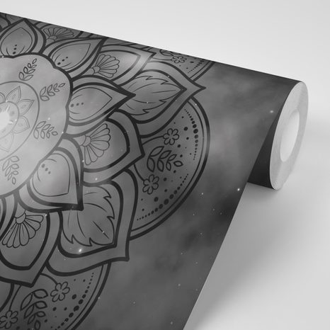 TAPETE SCHWARZ-WEISSES MANDALA MIT DEM HINTERGRUND DER GALAXIE - TAPETEN MIT FENG SHUI-MOTIVEN - TAPETEN