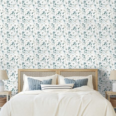TAPETA JEMNÉ MODRÉ KVĚTY S LISTY - VZOROVANÉ TAPETY - TAPETY