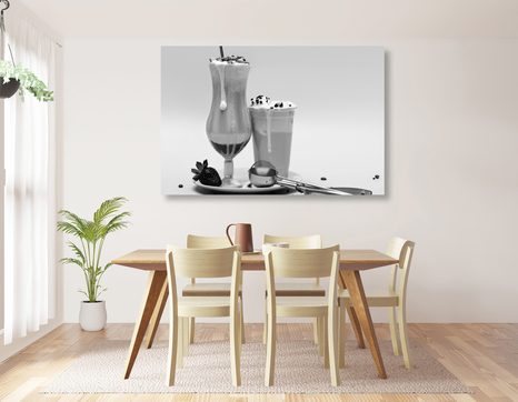 OBRAZ MLIEČNY KOKTAIL V ČIERNOBIELOM PREVEDENÍ - ČIERNOBIELE OBRAZY - OBRAZY