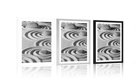 PLAKAT S PASPARTUOM ZEN KAMENJE U PJEŠČANIM KRUGOVIMA U CRNO-BIJELOM DIZAJNU - CRNO-BIJELE - PLAKATI